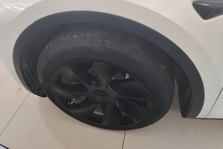 Used Tesla Model Y 2021 Standard Range Rear-Wheel Drive Version Left Front Wheel Hub