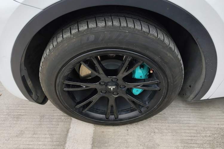 Used Tesla Model Y 2021 Standard Range Rear-Wheel Drive Version Left Front Wheel Hub