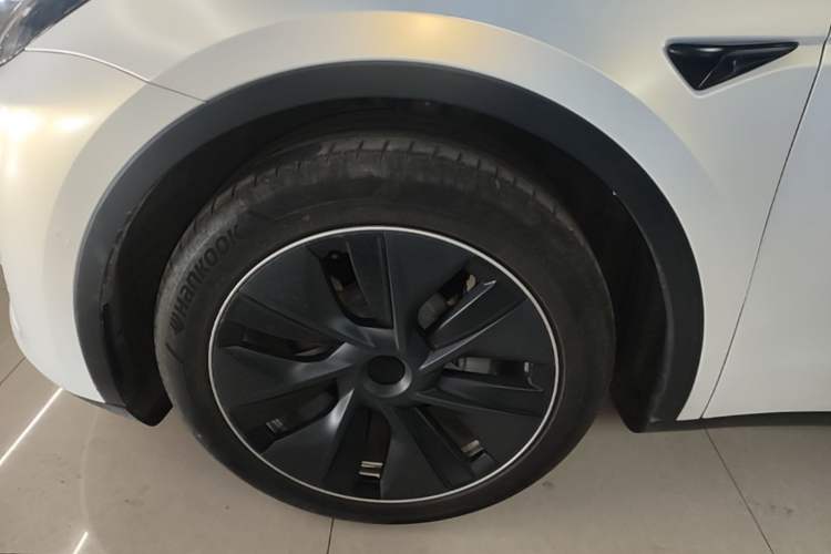 Used Tesla Model Y 2021 Standard Range Rear-Wheel Drive Version Left Front Wheel Hub