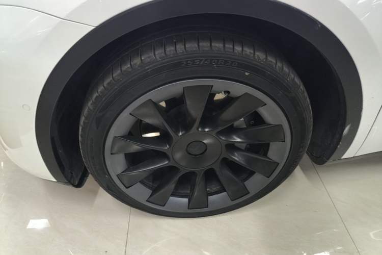 Used Tesla Model Y 2021 Long-Range All-Wheel-Drive Version 3D7 Left Front Wheel Hub