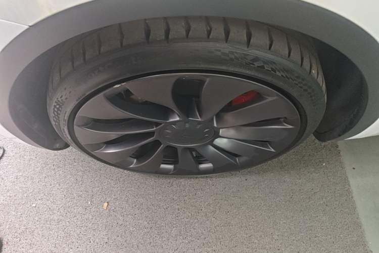 Used Tesla Model Y 2021 Performance High-Performance All-Wheel-Drive Version Left Front Wheel Hub
