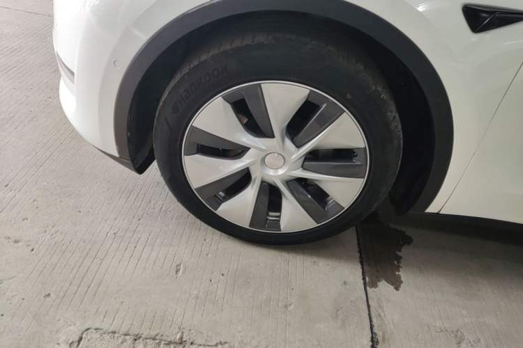 Used Tesla Model Y 2021 Standard Range Rear-Wheel Drive Version Left Front Wheel Hub