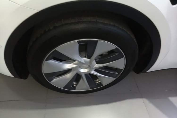 Used Tesla Model Y 2021 Standard Range Rear-Wheel Drive Version Left Front Wheel Hub