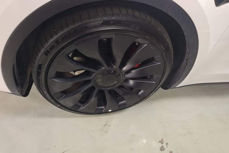 Used Tesla Model Y 2021 Performance High-Performance All-Wheel-Drive Version Left Front Wheel Hub