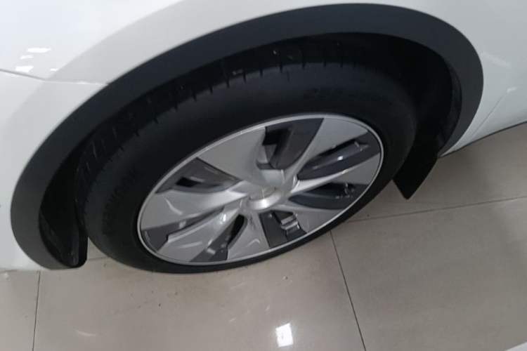 Used Tesla Model Y 2021 Standard Range Rear-Wheel Drive Version Left Front Wheel Hub