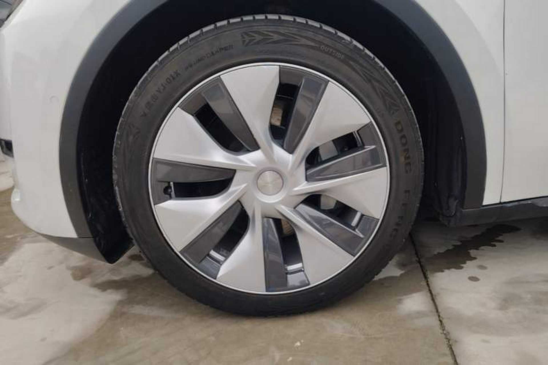 Used Tesla Model Y 2021 Standard Range Rear-Wheel Drive Version Left Front Wheel Hub