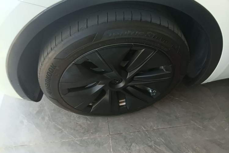 Used Tesla Model Y 2021 Standard Range Rear-Wheel Drive Version Left Front Wheel Hub