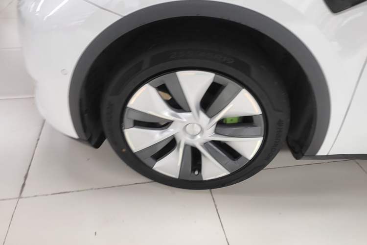 Used Tesla Model Y 2021 Long-Range All-Wheel-Drive Version 3D7 Left Front Wheel Hub