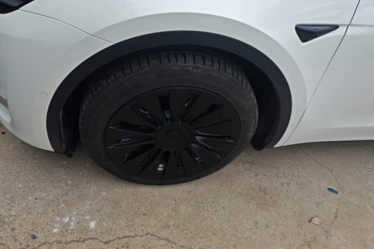 Used Tesla Model Y 2021 Long-Range All-Wheel-Drive Version Left Front Wheel Hub