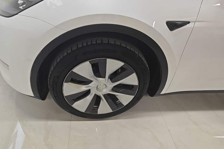 Used Tesla Model Y 2021 Standard Range Rear-Wheel Drive Version Left Front Wheel Hub