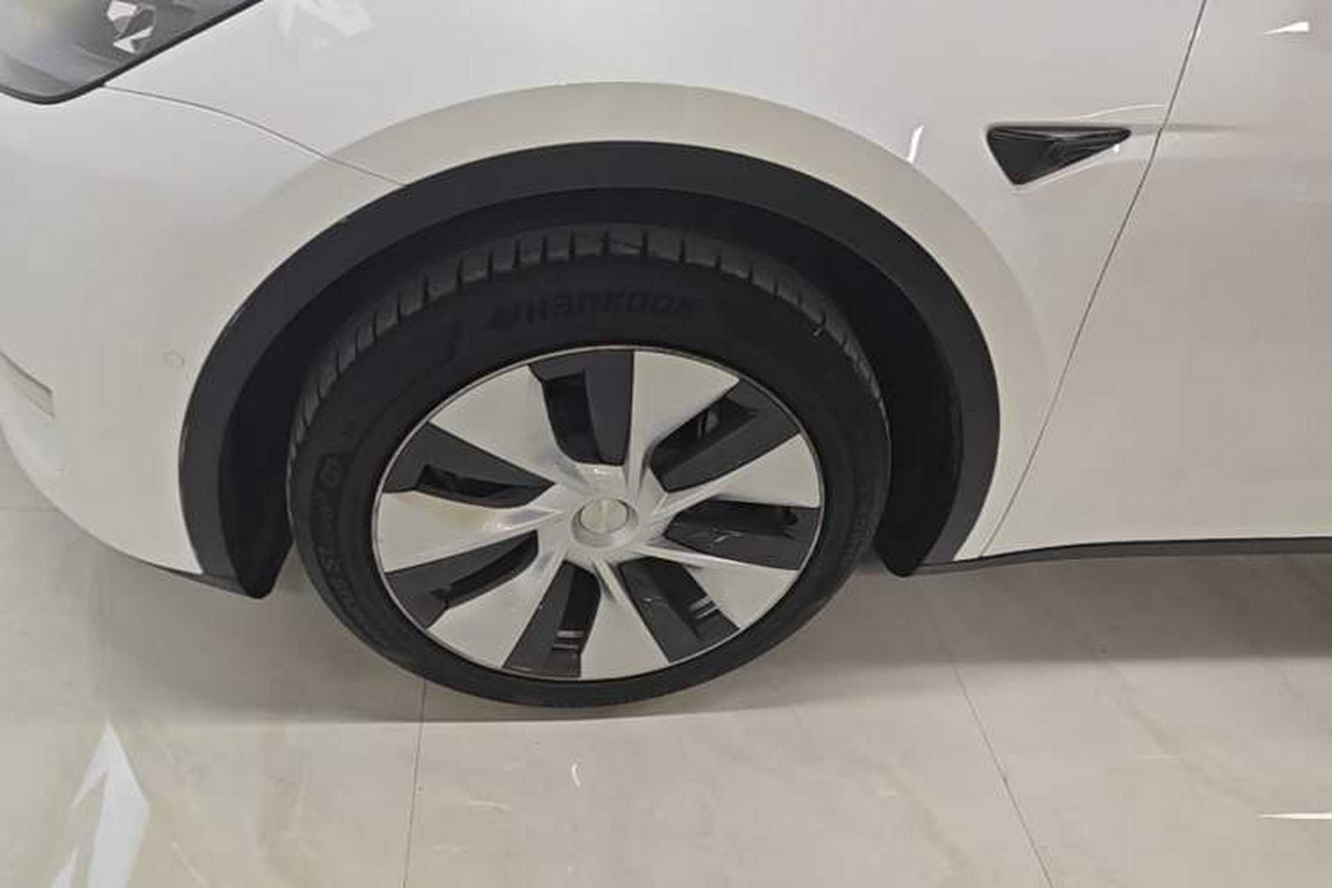 Used Tesla Model Y 2021 Standard Range Rear-Wheel Drive Version Left Front Wheel Hub