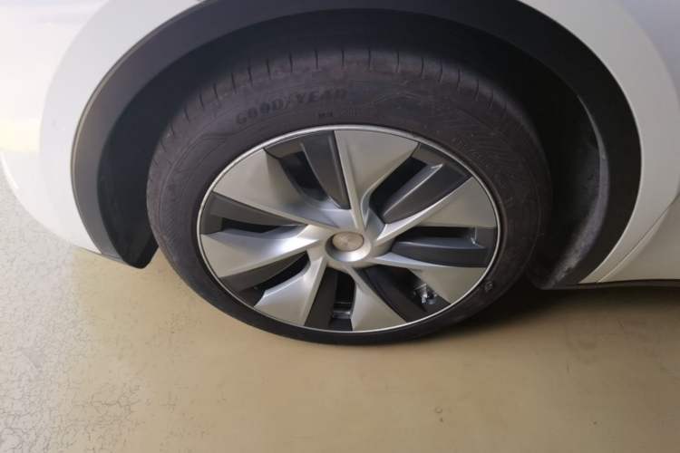 Used Tesla Model Y 2021 Standard Range Rear-Wheel Drive Version Left Front Wheel Hub