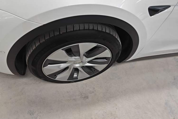Used Tesla Model Y 2021 Standard Range Rear-Wheel Drive Version Left Front Wheel Hub