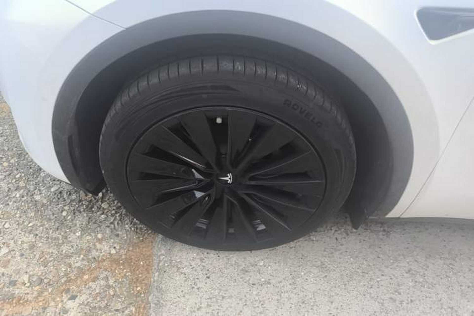 Used Tesla Model Y 2021 Standard Range Rear-Wheel Drive Version Left Front Wheel Hub