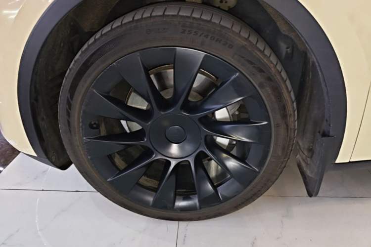Used Tesla Model Y 2021 Standard Range Rear-Wheel Drive Version Left Front Wheel Hub