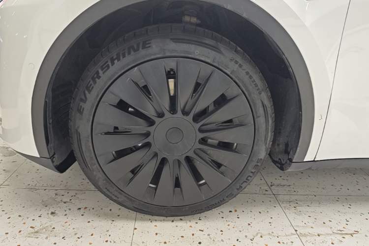 Used Tesla Model Y 2021 Standard Range Rear-Wheel Drive Version Left Front Wheel Hub