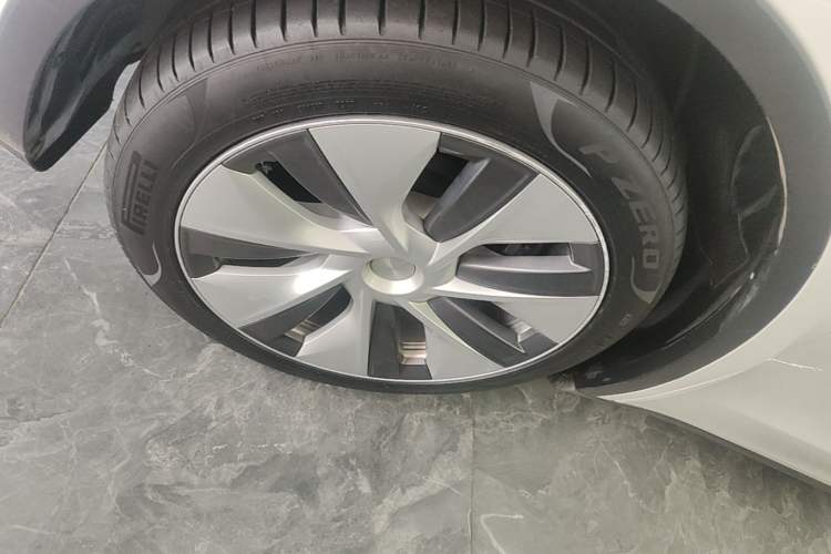 Used Tesla Model Y 2021 Standard Range Rear-Wheel Drive Version Left Front Wheel Hub
