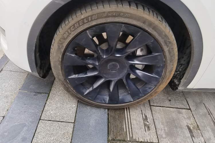Used Tesla Model Y 2021 Standard Range Rear-Wheel Drive Version Left Front Wheel Hub