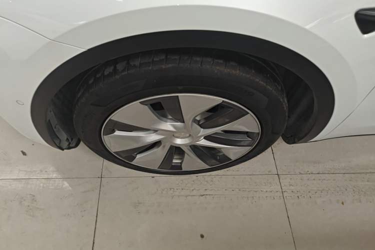 Used Tesla Model Y 2021 Standard Range Rear-Wheel Drive Version Left Front Wheel Hub