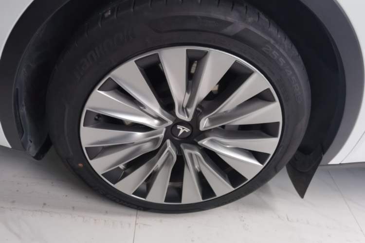 Used Tesla Model Y 2021 Standard Range Rear-Wheel Drive Version Left Front Wheel Hub