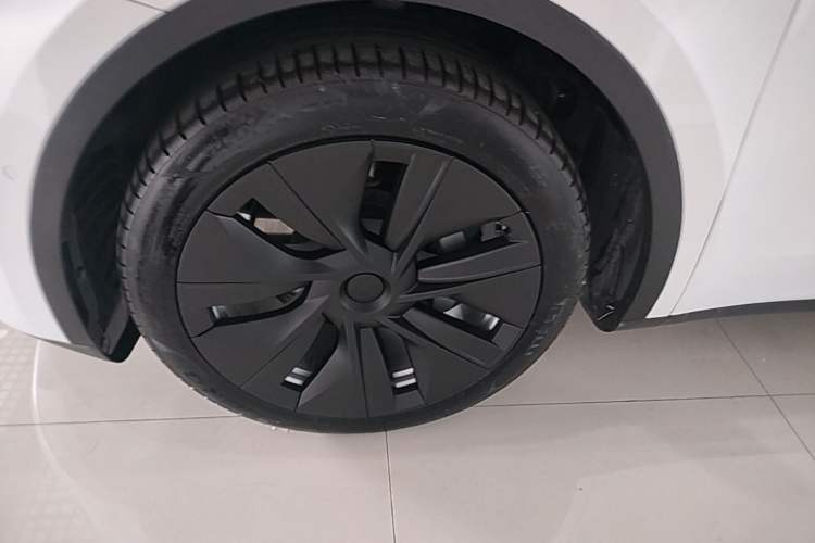 Used Tesla Model Y 2021 Standard Range Rear-Wheel Drive Version Left Front Wheel Hub