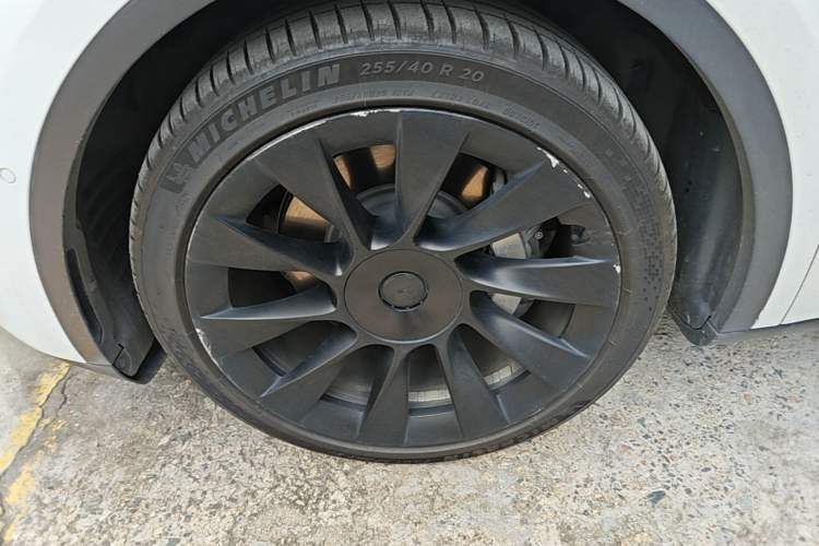 Used Tesla Model Y 2021 Long-Range All-Wheel-Drive Version 3D7 Left Front Wheel Hub