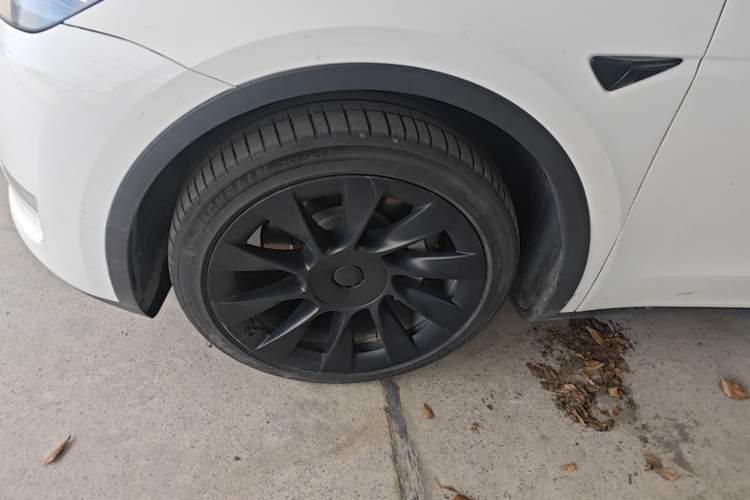 Used Tesla Model Y 2021 Standard Range Rear-Wheel Drive Version Left Front Wheel Hub
