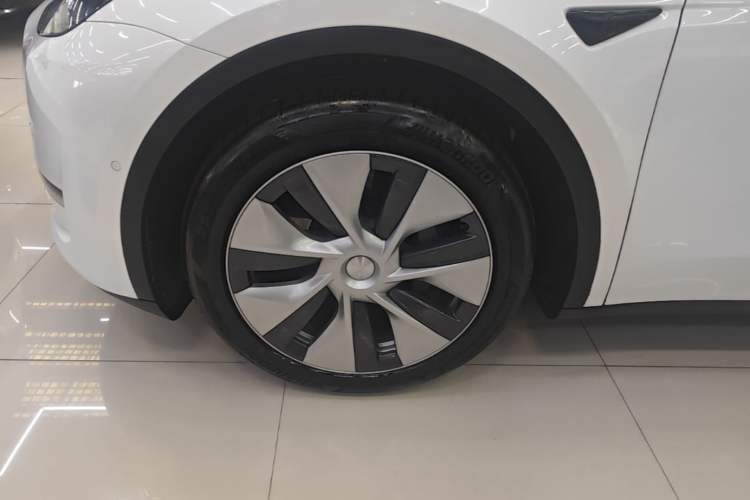 Used Tesla Model Y 2021 Standard Range Rear-Wheel Drive Version Left Front Wheel Hub