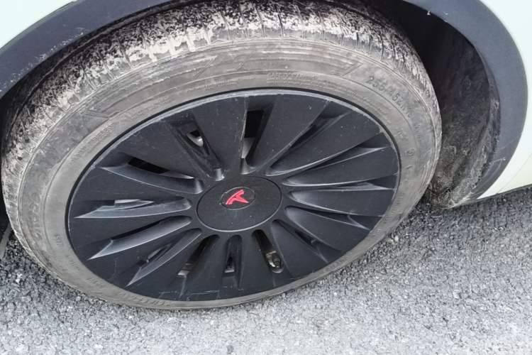 Used Tesla Model Y 2021 Long-Range All-Wheel-Drive Version 3D7 Left Front Wheel Hub
