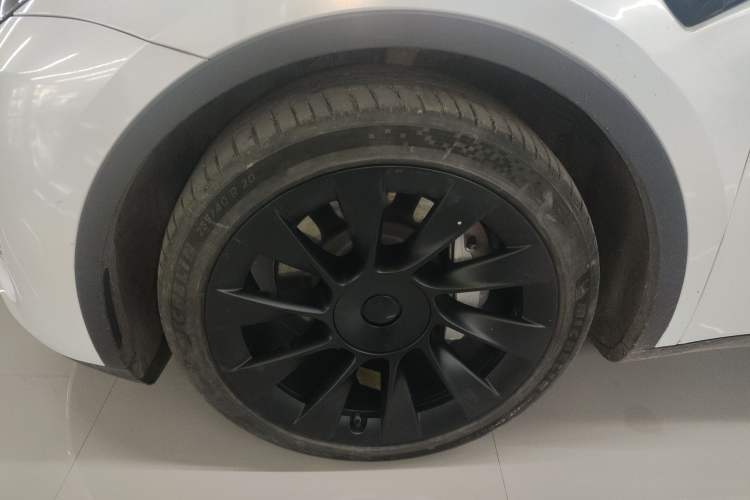 Used Tesla Model Y 2021 Standard Range Rear-Wheel Drive Version Left Front Wheel Hub