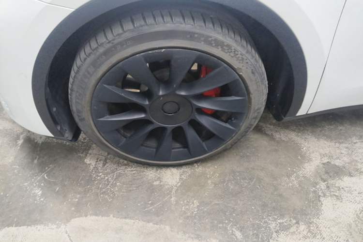 Used Tesla Model Y 2021 Long-Range All-Wheel-Drive Version Left Front Wheel Hub