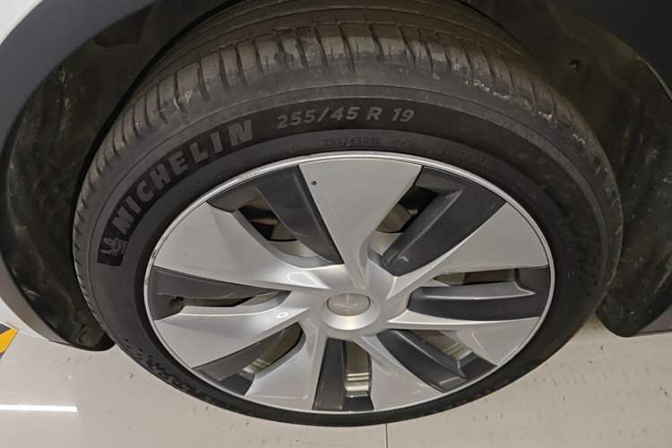 Used Tesla Model Y 2021 Revised Version 2 Long-Range All-Wheel-Drive Edition Left Front Wheel Hub