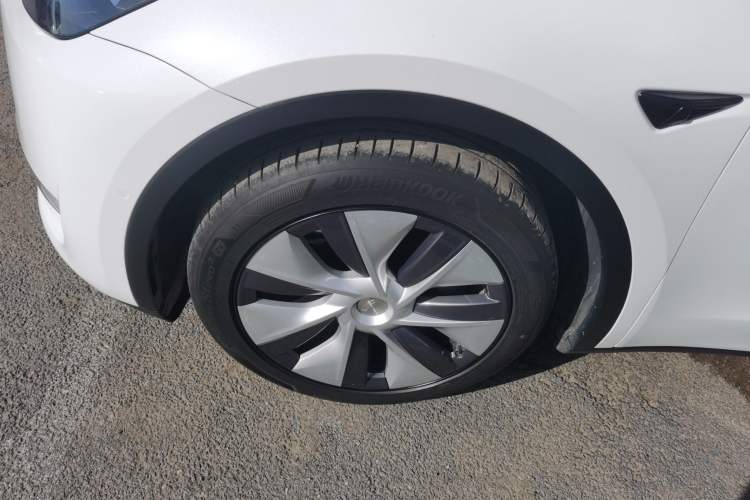 Used Tesla Model Y 2021 Standard Range Rear-Wheel Drive Version Left Front Wheel Hub
