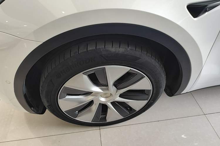 Used Tesla Model Y 2021 Standard Range Rear-Wheel Drive Version Left Front Wheel Hub