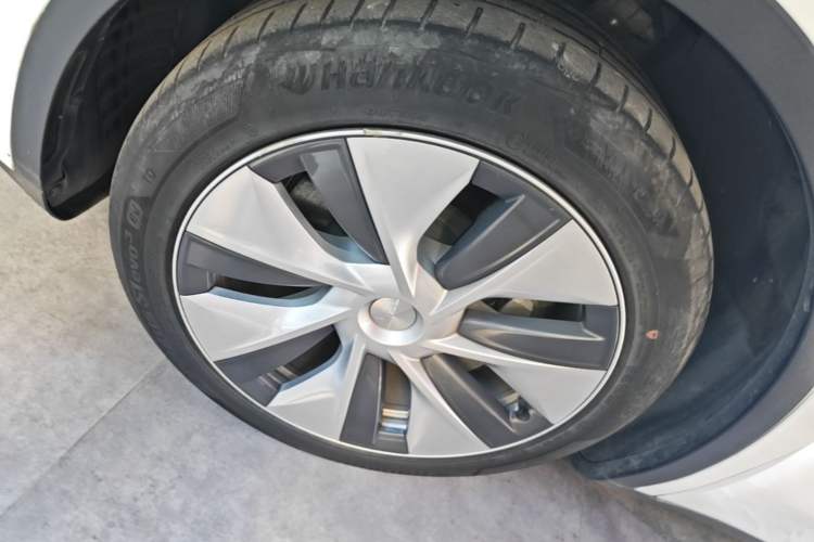 Used Tesla Model Y 2021 Standard Range Rear-Wheel Drive Version Left Front Wheel Hub