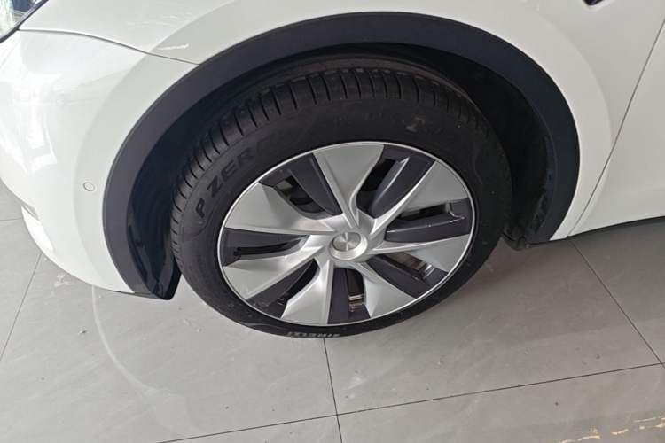 Used Tesla Model Y 2021 Standard Range Rear-Wheel Drive Version Left Front Wheel Hub
