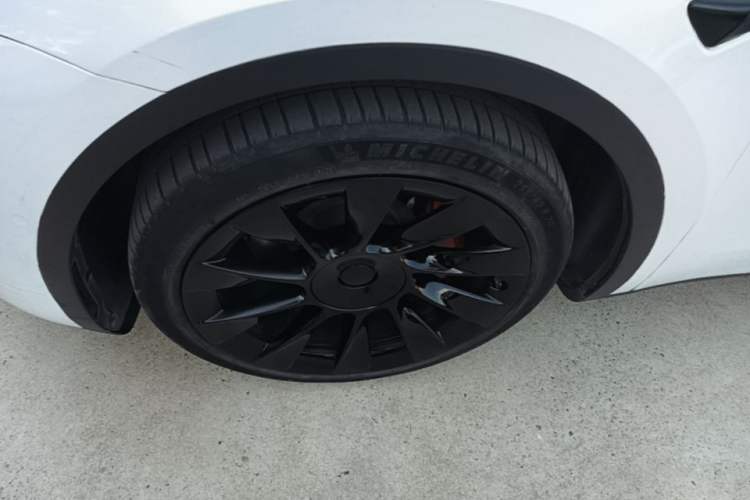 Used Tesla Model Y 2021 Standard Range Rear-Wheel Drive Version Left Front Wheel Hub