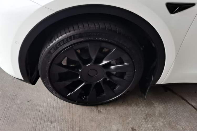 Used Tesla Model Y 2021 Standard Range Rear-Wheel Drive Version Left Front Wheel Hub