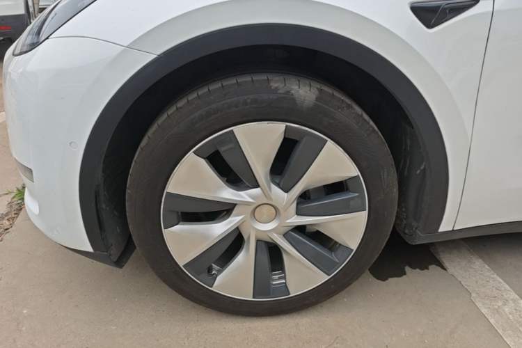Used Tesla Model Y 2021 Standard Range Rear-Wheel Drive Version Left Front Wheel Hub