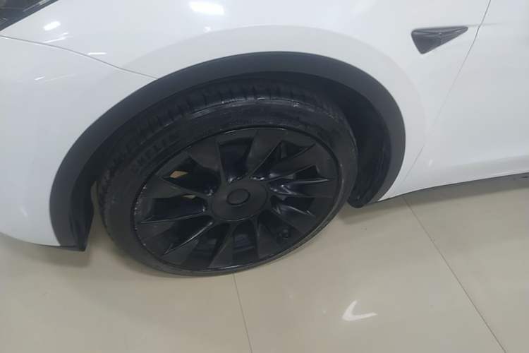 Used Tesla Model Y 2021 Long-Range All-Wheel-Drive Version Left Front Wheel Hub