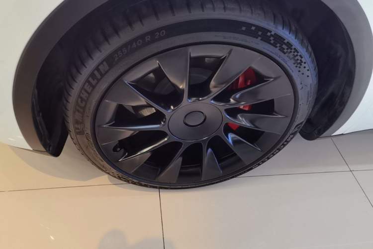 Used Tesla Model Y 2021 Standard Range Rear-Wheel Drive Version Left Front Wheel Hub