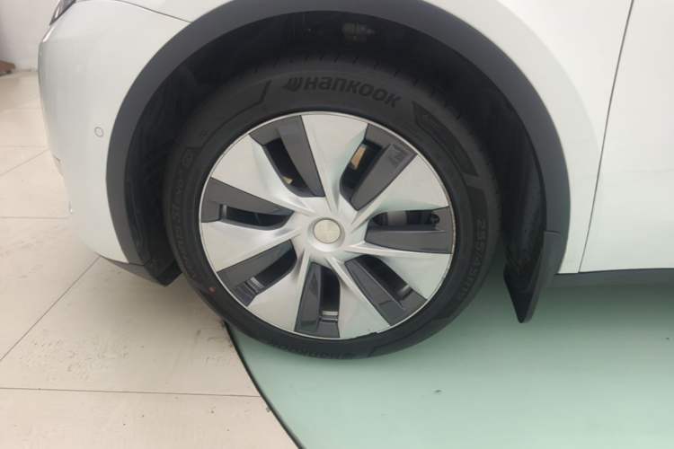 Used Tesla Model Y 2021 Long-Range All-Wheel-Drive Version 3D7 Left Front Wheel Hub