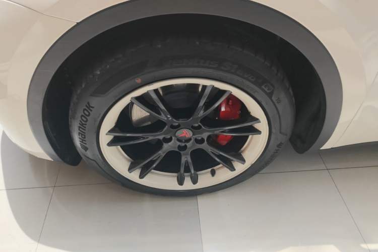 Used Tesla Model Y 2021 Standard Range Rear-Wheel Drive Version Left Front Wheel Hub