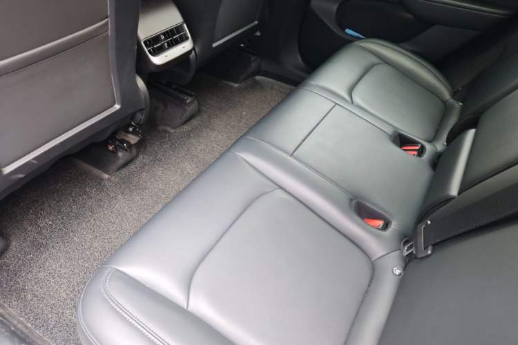 Used Tesla Model Y 2021 Standard Range Rear-Wheel Drive Version Left Rear Seat