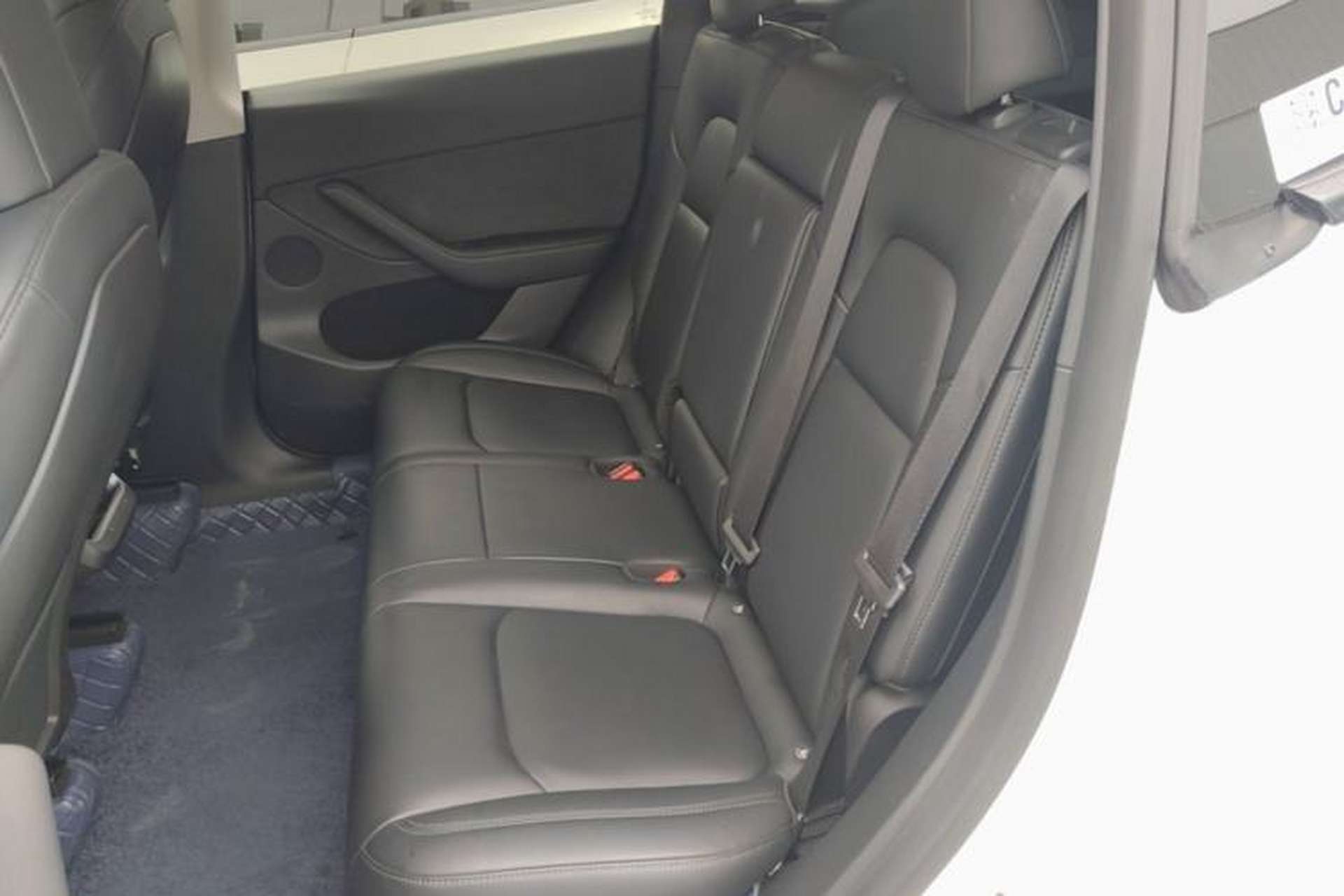 Used Tesla Model Y 2021 Standard Range Rear-Wheel Drive Version Left Rear Seat