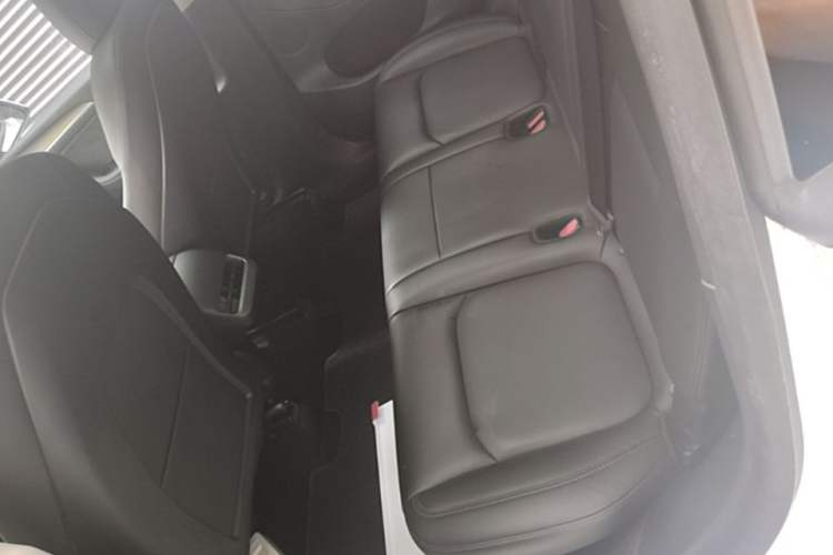Used Tesla Model Y 2021 Standard Range Rear-Wheel Drive Version Left Rear Seat