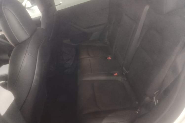 Used Tesla Model Y 2021 Standard Range Rear-Wheel Drive Version Left Rear Seat