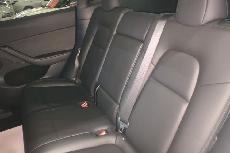 Used Tesla Model Y 2021 Long-Range All-Wheel-Drive Version Left Rear Seat