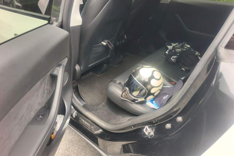 Used Tesla Model Y 2021 Standard Range Rear-Wheel Drive Version Left Rear Seat