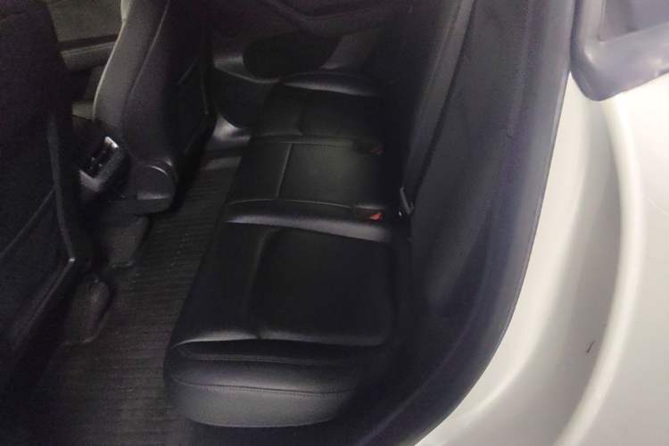 Used Tesla Model Y 2021 Standard Range Rear-Wheel Drive Version Left Rear Seat